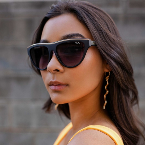QUAY AUSTRALIA Flight Risk Sunglasses Black/Smoke Sunnies - Picture 1 of 7